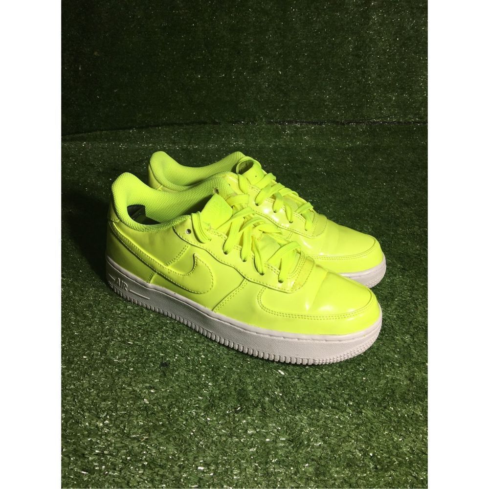 Kids Nikes size 7Y or womens 8.5 Nike Air Force 1 Cyber Green AJ9505-300